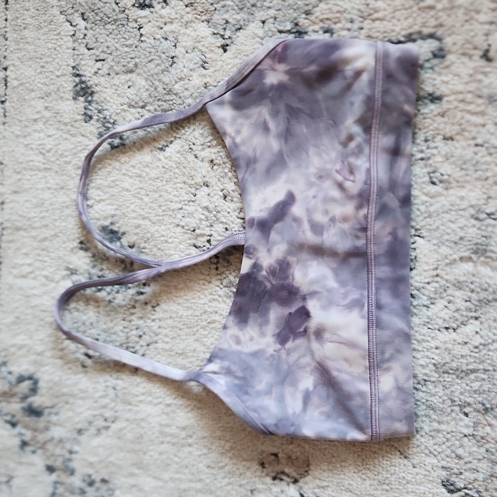 Lululemon sports bra